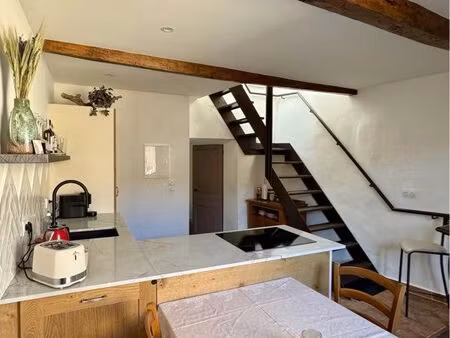 maison provençale de village rénovée avec terrasse