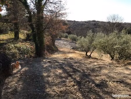 terrain viabilisé de 1230 m² à valensole (04)
