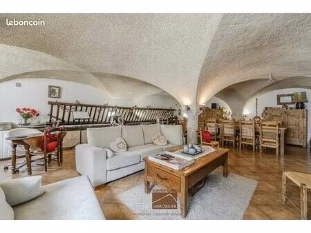 maison 4 pièces 246 m²