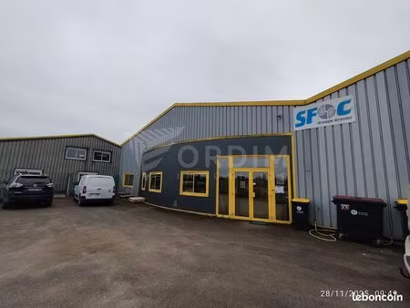 local 450 m² moneteau