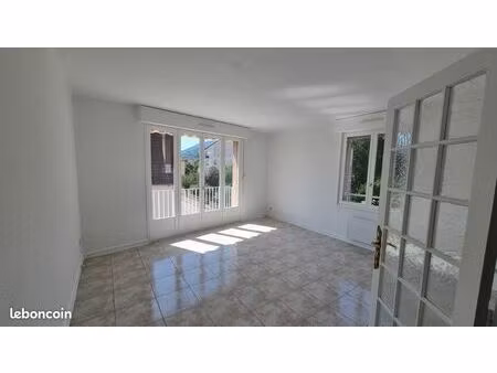 appartement avec balcon  garage et cave - 60m2