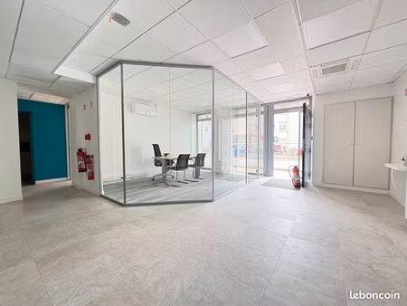 local commercial 92 m² arches