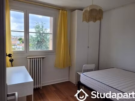 chambre 1 pièce 11 m²
