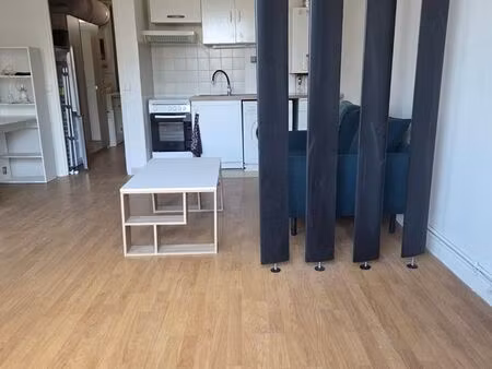 loue studio meublé 33 m2 avec balcon