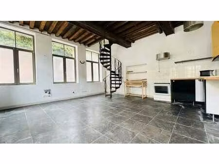 à vendre – duplex 1 chambre à rafraichir au cœur de tournai