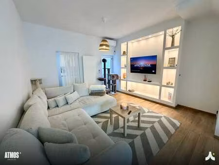 belle maison mitoyenne entièrement rénovée avec goût :
