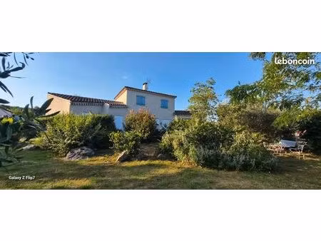 maison familiale de 156 m² avec jardin paysager