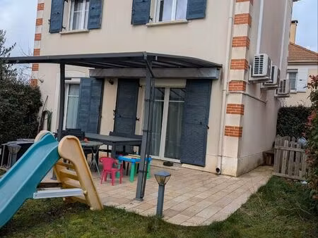 maison familiale récente 4 chambres – dpe b – climatisation