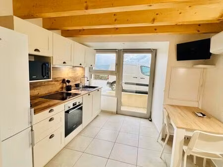 appartement en duplex avec climatisation réversible  tvgrand écran