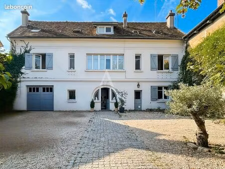 propriété 9 pièces 274 m²
