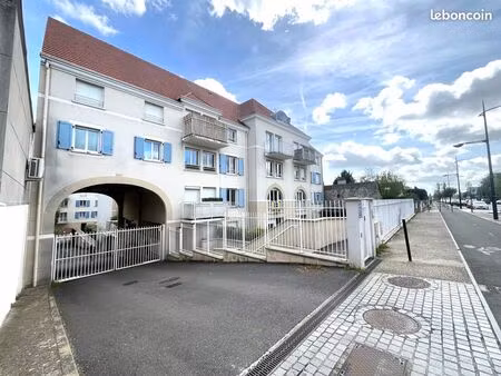 ? a louer - appartement t2 de 40.41m² avec ascenseur - corbeil essonnes - disponible au 01