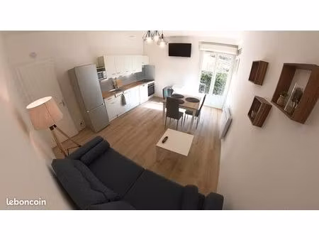 t4 meublé 74 m² à foix – vue château  balcon et parking