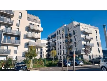 studio 1 pièce 25 m²