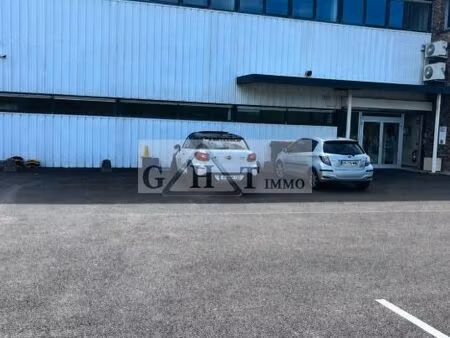 local bureaux 1 900 m²
