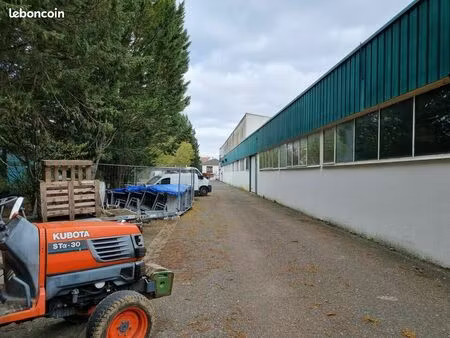 entrepot - logistique 750 m² lisses
