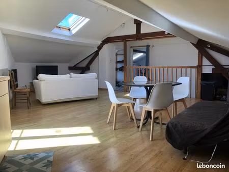 grand t2 meublé  sous les toits