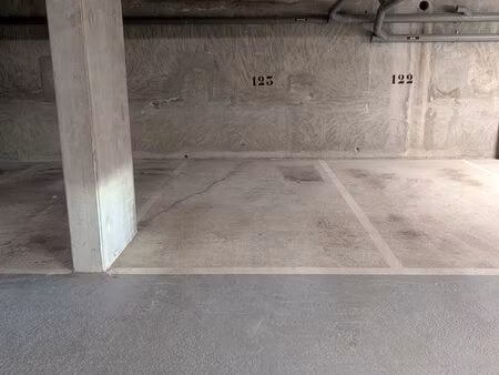 place de parking à louer – garage fermé et sécurisé