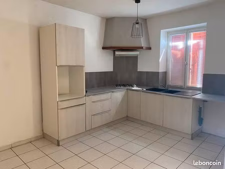 location maison de village