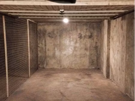 box de stockage / place de parking fermé - sécurisé avec gardien