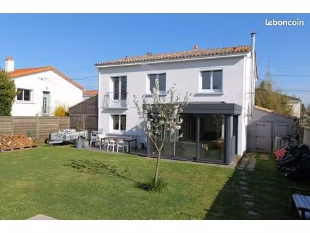 grande maison familiale 155 m² (5 ch) + dépendances – le bourg-sous-la roche (en direct)