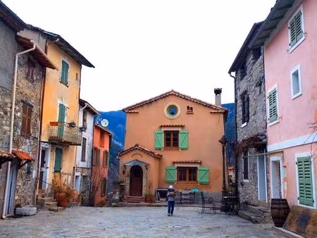 maison village la tour