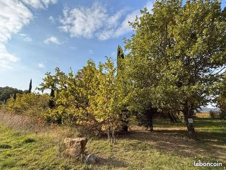 truffière  terrain agricole ou de loisirs avec point d'eau