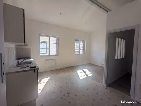 maison de ville entièrement rénovée avec garage  1 chambre + un espace mezzanine  60 m2