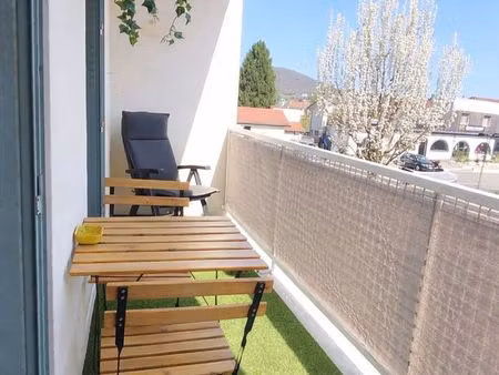 t3 meublé de 57 m² avec balcon et garage  entre ville et lac