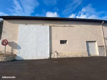 ensemble immobilier / batiments : a louer