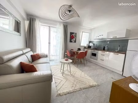 joli appartement meublé centre-ville 200m de la plage