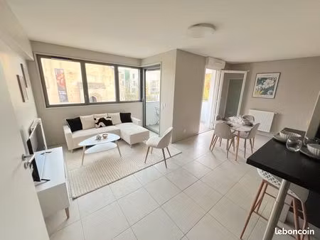 hyper centre au calme beau t3 récent meublé à neuf avec balcon et parking
