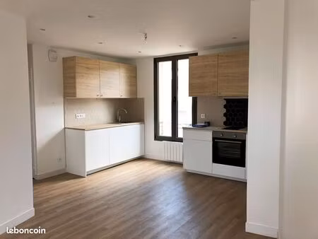 à louer – bel appartement 3 pièces entièrement rénové au cœur de neauphle-le-château