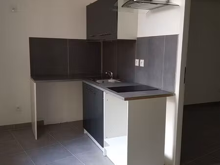 appartement t3 à nébian – 2 chambres – 700 charges comprises balcon
