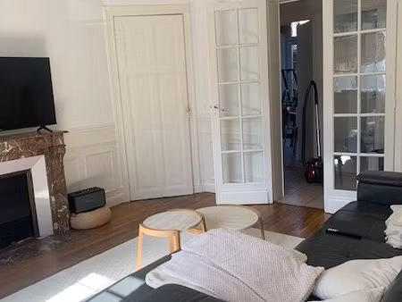 reims centre  rue linguet  f2 de caractere avec son parking privé en centre