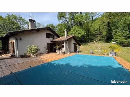 propriété 7 pièces 221 m²