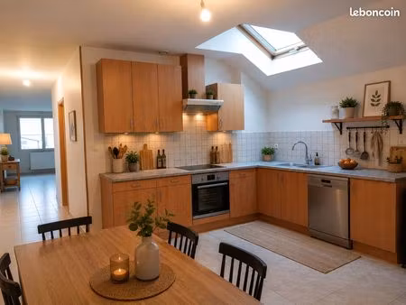 f5 dans maison avec espace terrasse et deux parkings couverts