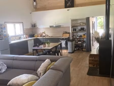 maison avec 2 chambres jardin et abris voiture