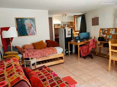 studio coeur de village provençal