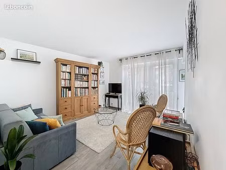 appartement f2 rénové avec parking et cave - centre ville de charleville-mézières