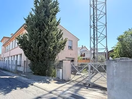 immeuble 3 pièces 842 m²