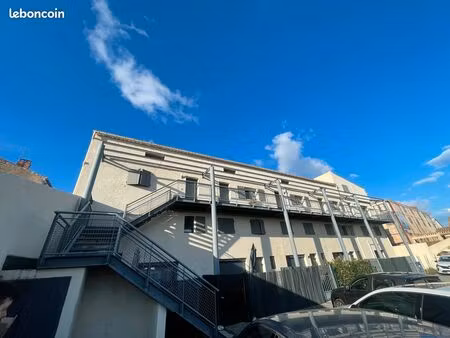 appartement meublé climatisé 63 m² – place de parking – résidence sécurisée