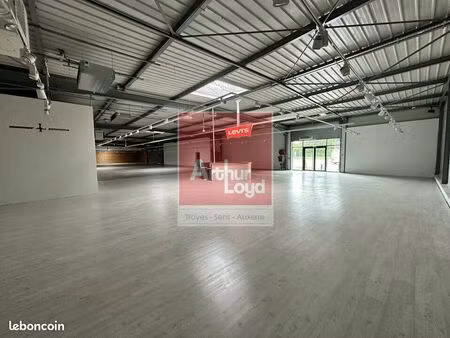 local commercial 1158 m² troyes