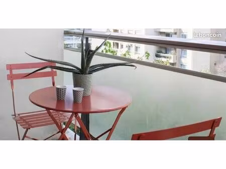 ? 1 190 cc – t2 meublé rénové 30 m² – proche gare & la défense – balcon – parking en optio