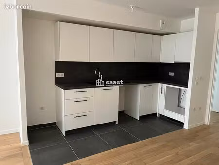 appartement 4 pièces 88.19m² à louer 1820 - courbevoie 92400