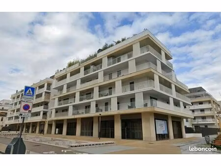 local commercial 179 m² meudon