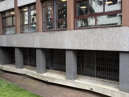 bureaux 61 m²