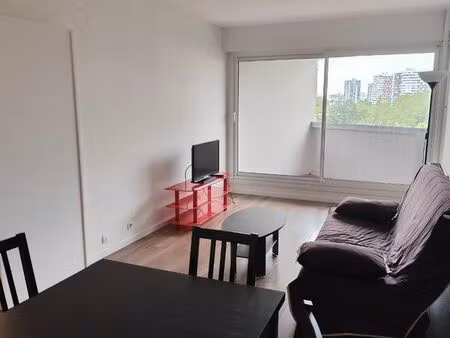 loue beau studio meublé de 33m2