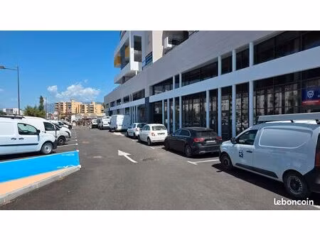 a louer local commercial 117m²