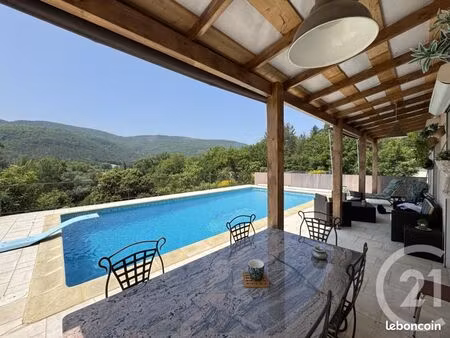maison 6 pièces 275 m²