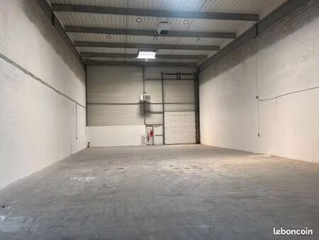 local d'activité 476 m²